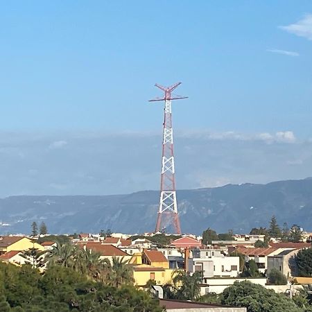 Tra mare e lago Torre di Faro Esterno foto