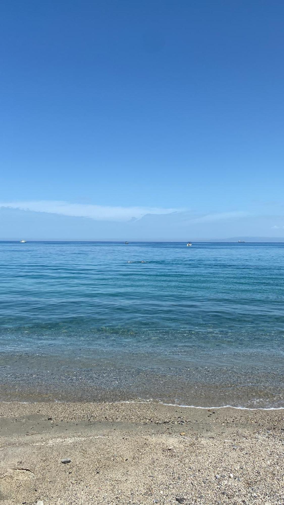 Tra mare e lago Torre di Faro Esterno foto