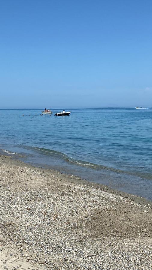 Tra mare e lago Torre di Faro Esterno foto