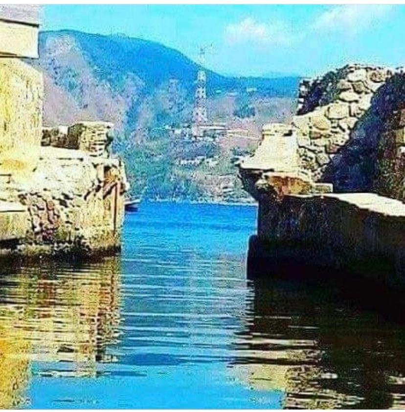 Tra mare e lago Torre di Faro Esterno foto