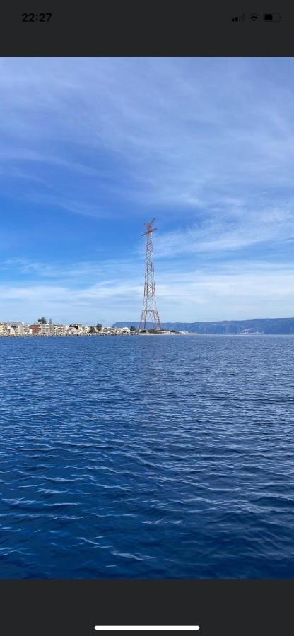 Tra mare e lago Torre di Faro Esterno foto