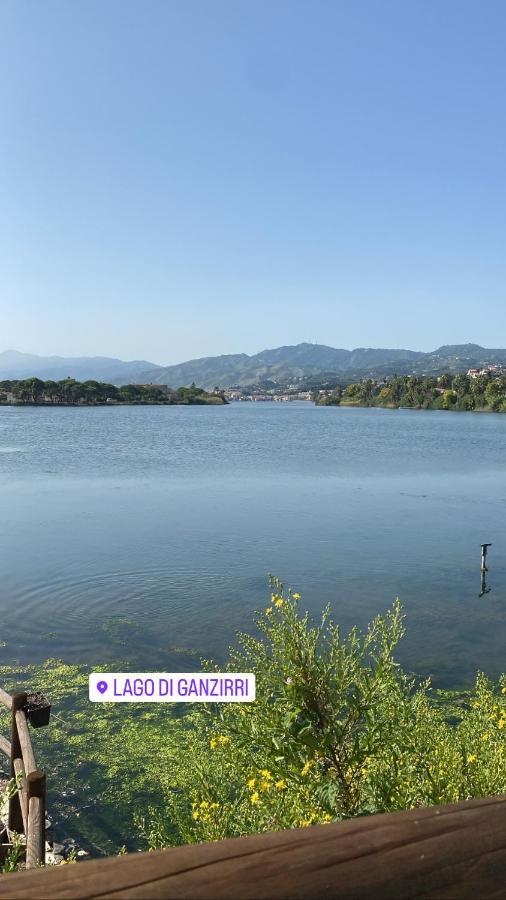Tra mare e lago Torre di Faro Esterno foto
